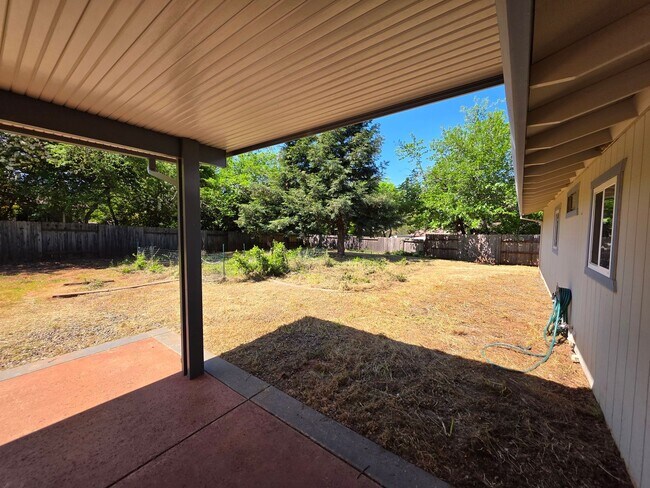 Building Photo - Charming Family Home for Rent in Auburn, C...