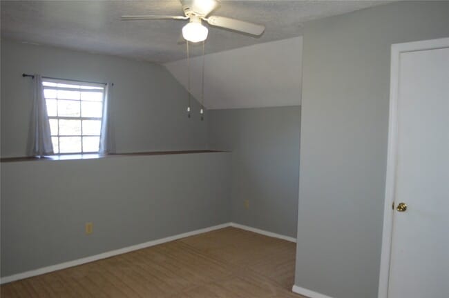 Building Photo - 532 Hollyhock st