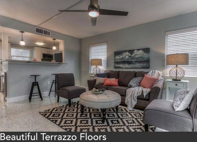 Building Photo - 1846 Shore Dr S