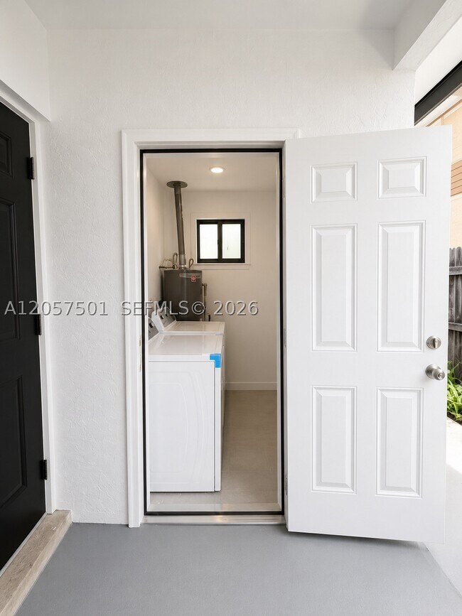 Building Photo - 4804 Garden A