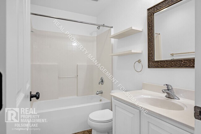 Building Photo - Spacious 4 bedroom 3 bath home in Anatolia