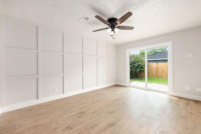 Building Photo - 90 W High Oaks Cir