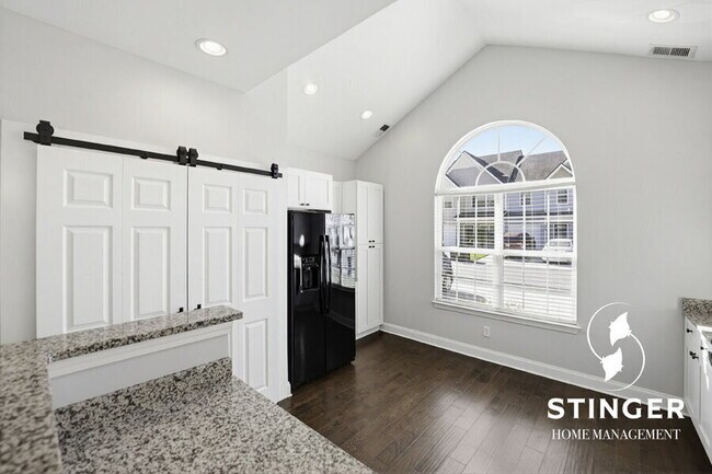 Building Photo - 379 Dante Cir