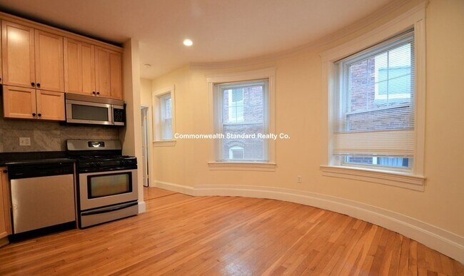 Building Photo - 191 Winthrop Rd