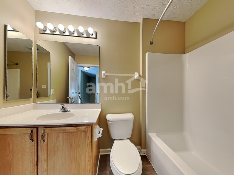 Building Photo - 1441 Scenic River Dr