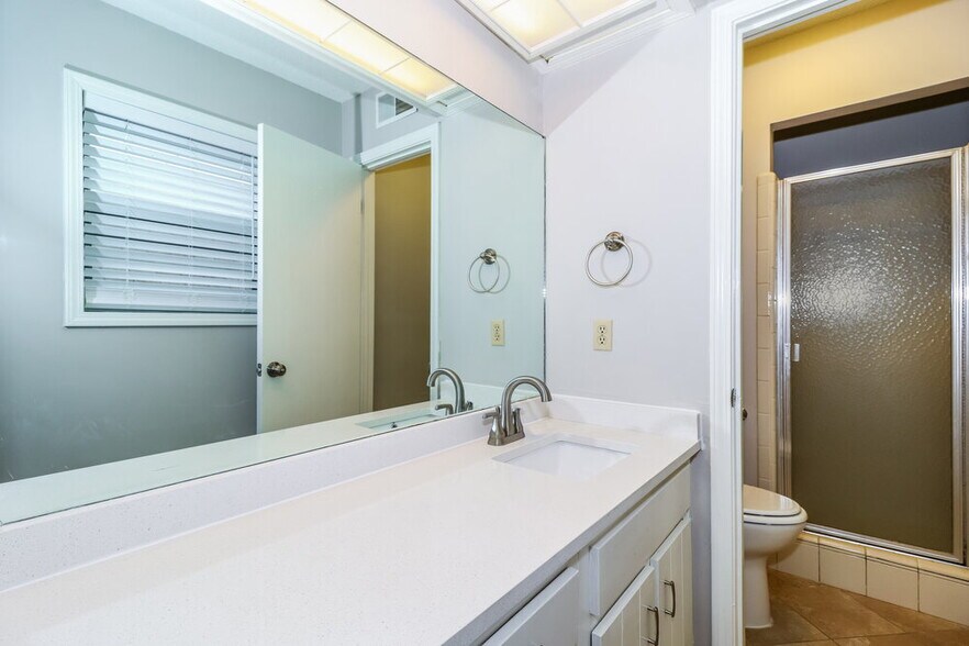 Building Photo - 6424 Barwick Dr