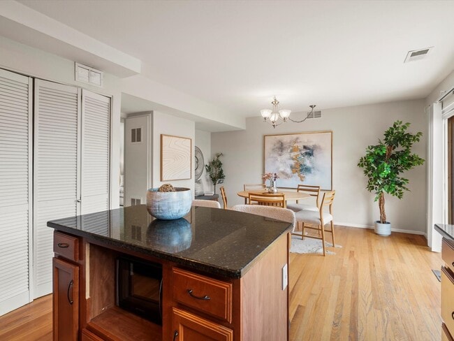 Building Photo - 9264 Mansfield Ave