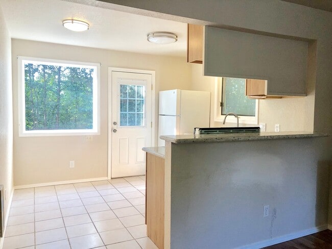 Building Photo - 1200 Pinecone Cir