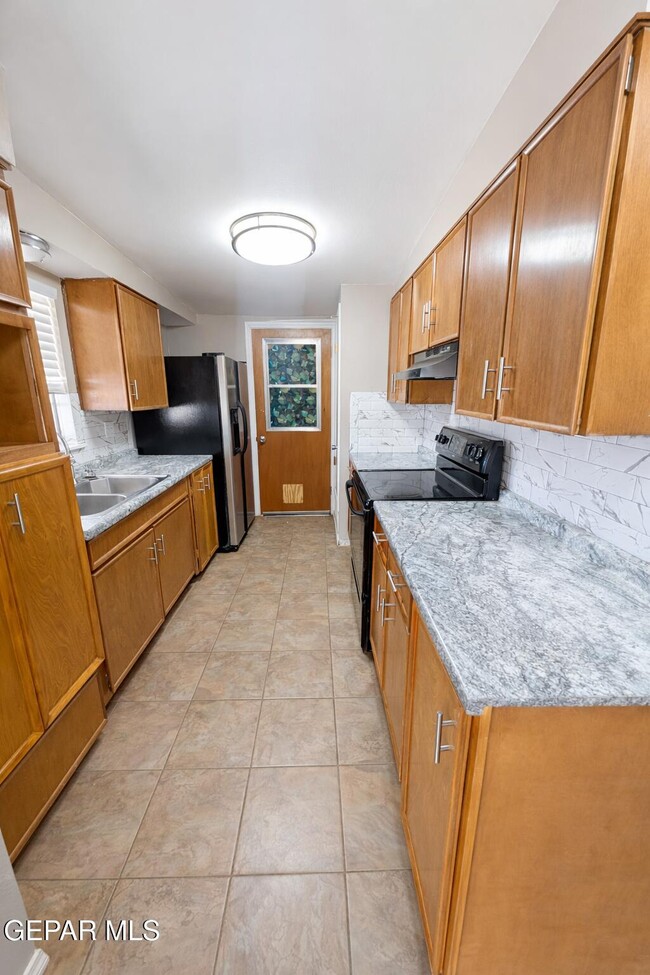 Building Photo - 410 9th St NE