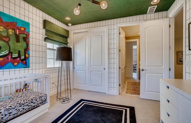 Building Photo - Executive & Modern 5BR/4BA Luxury Home. MO...