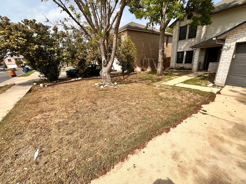 Building Photo - Room in House on Heyerdahl Dr