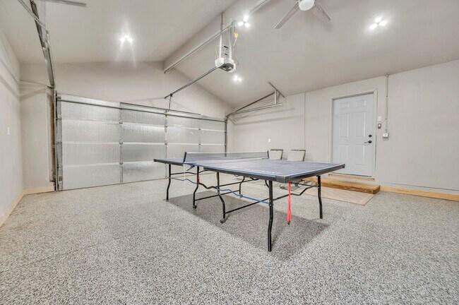 Building Photo - 2803 Sportsmans Dr