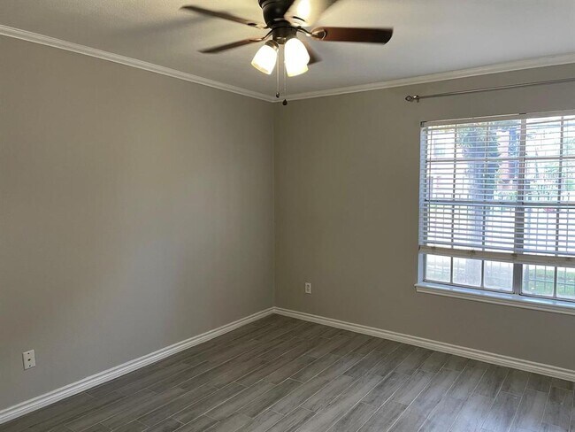 Building Photo - 845 Augusta Dr