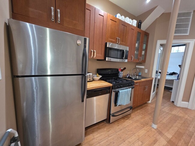 Building Photo - Convenient South End Location, Central Heat/AC, In-Unit Washer and Dryer, Private Deck.
