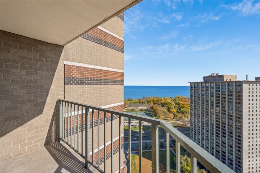 Building Photo - 3660 N Lake Shore Dr