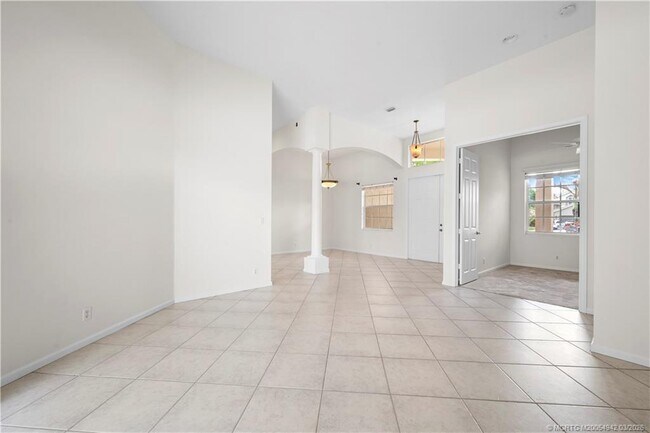 Building Photo - 2529 SW Park Meadows Trail