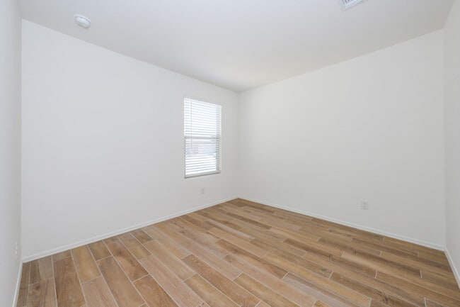 Building Photo - 9122 E Red Blf Ct