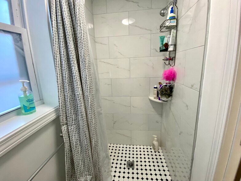 Building Photo - 97 Calumet St