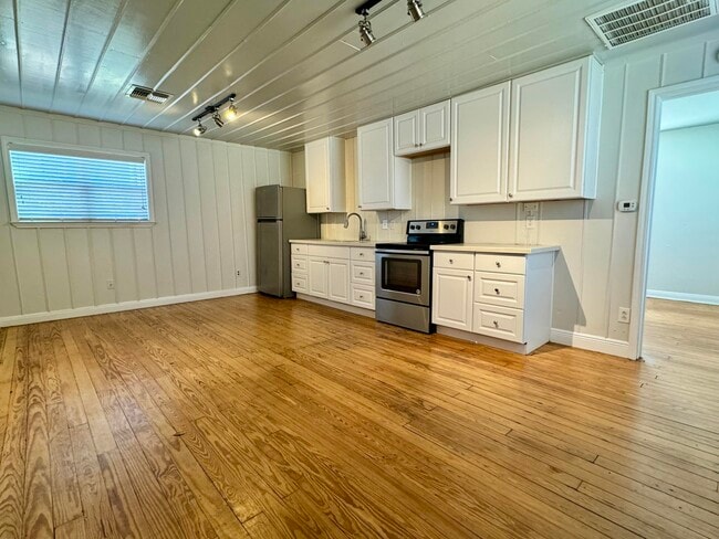 Primary Photo - 2107 14th St