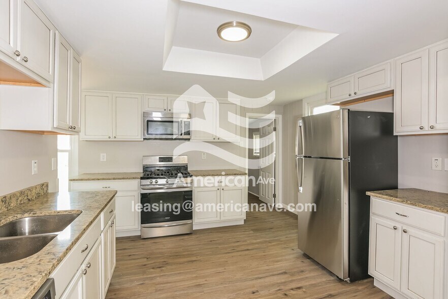 Building Photo - 3665 Robert Ave