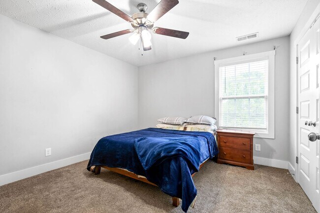 Building Photo - 180 Sambar Dr