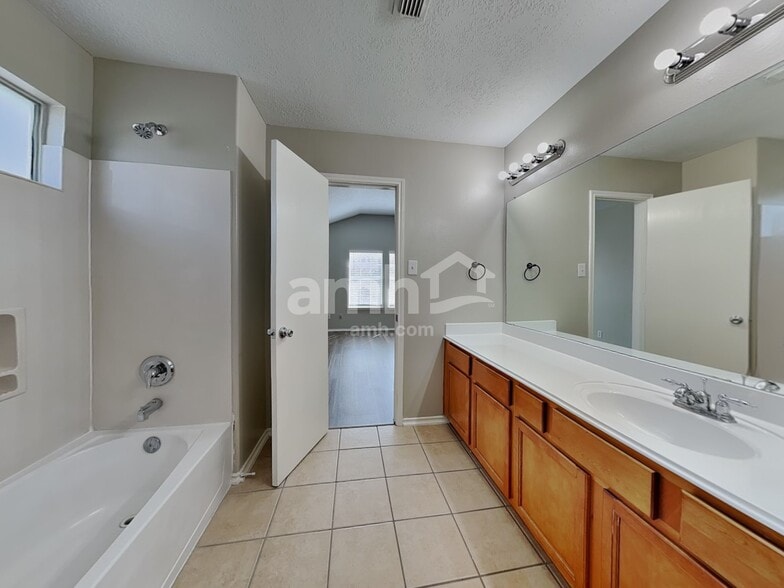 Building Photo - 7222 Winter Song Dr