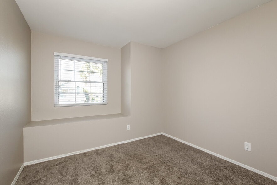 Building Photo - 4331 W Tonto Rd