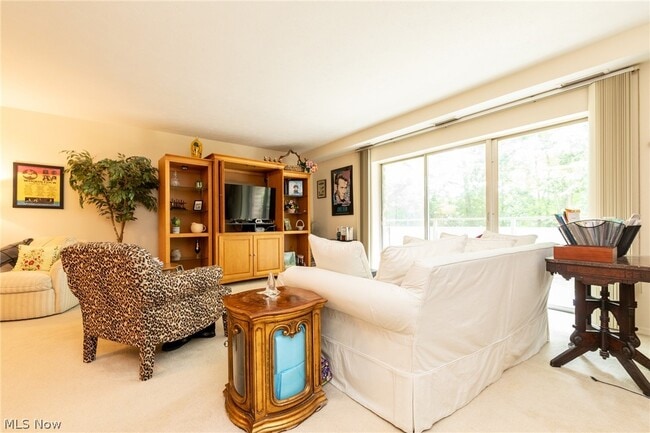 Building Photo - 2112 Acacia Park Dr