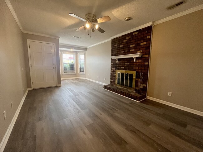 Building Photo - 220 Austinville Rd SW