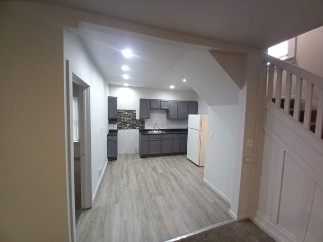 Building Photo - 75 Waverly St