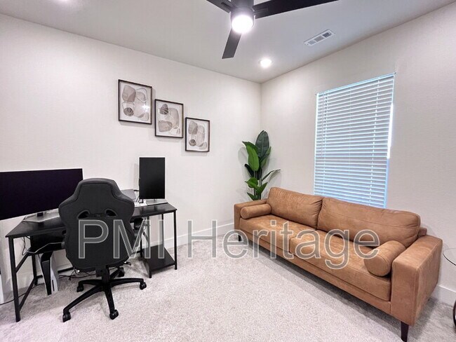 Building Photo - 2061 Larry Ln