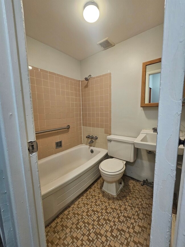Building Photo - 38 Fisk St