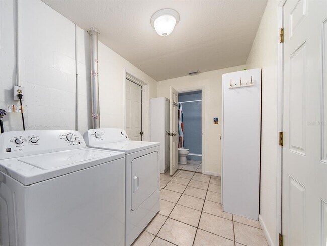 Building Photo - 1549 Linwood Dr