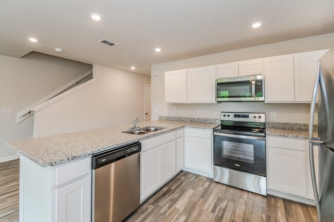 Building Photo - 45364 Red Brick Dr