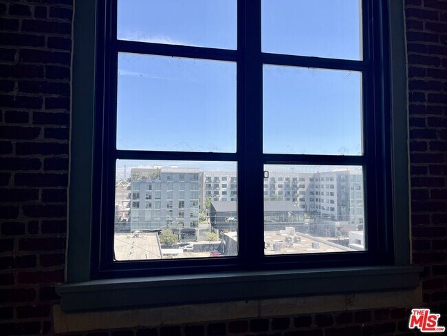 Building Photo - 1850 Industrial St