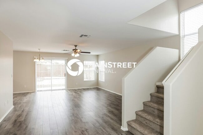 Building Photo - 12622 W Paradise Dr
