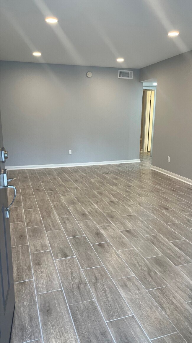 Building Photo - 12633 Memorial Dr