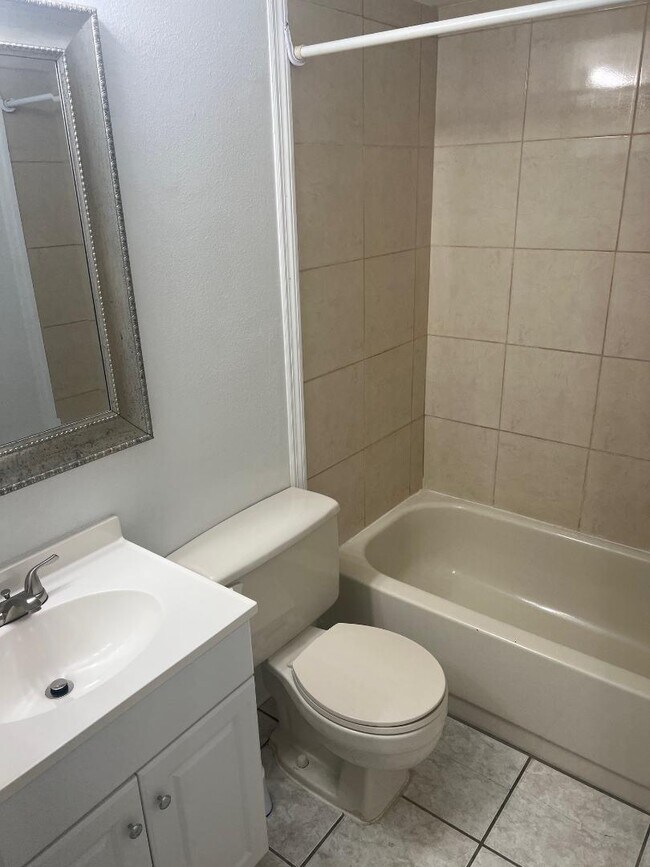 Building Photo - 12332 Villager Ct