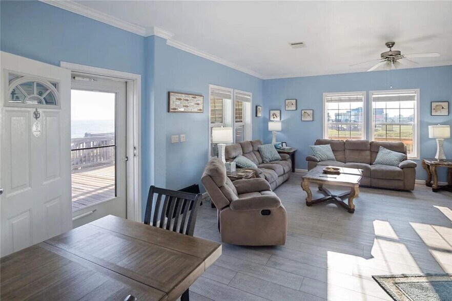 Building Photo - 975 Dolly St