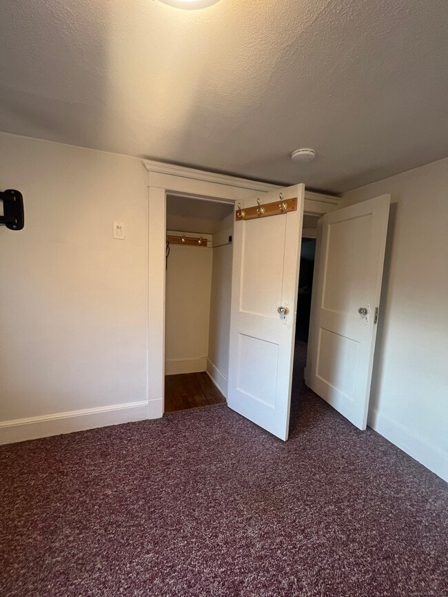 Building Photo - 466 Derby Ave