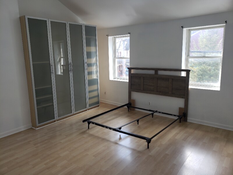 Building Photo - 602 Middle St