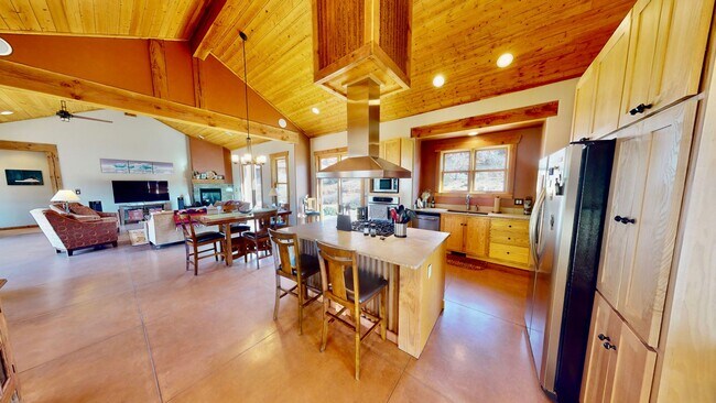 Building Photo - Luxurious and comfortable living experience