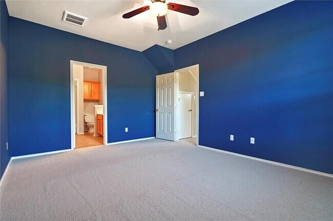 Building Photo - 9201 Brodie Ln