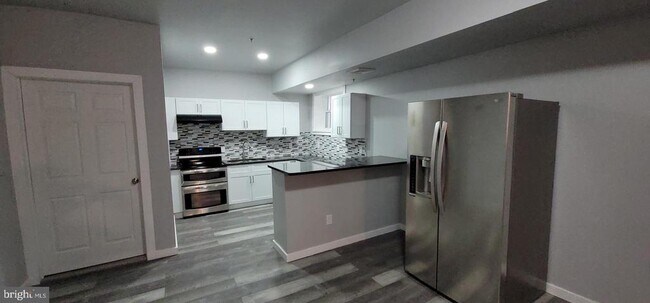 Building Photo - 1729 Centre Ave