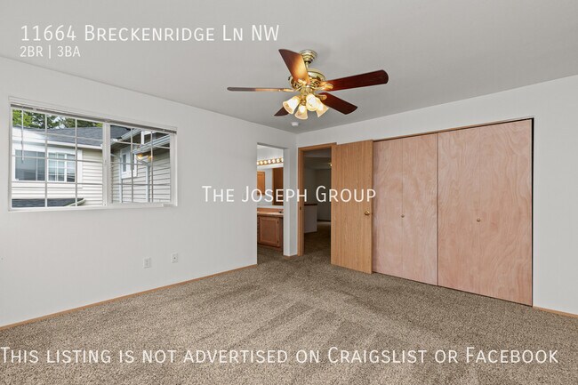 Building Photo - Centrally located 2 bed/2.5 bath in Silver...