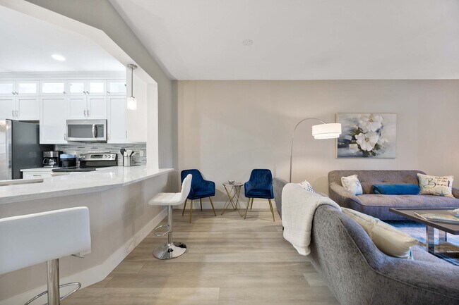 Building Photo - 886 Tanbark Dr