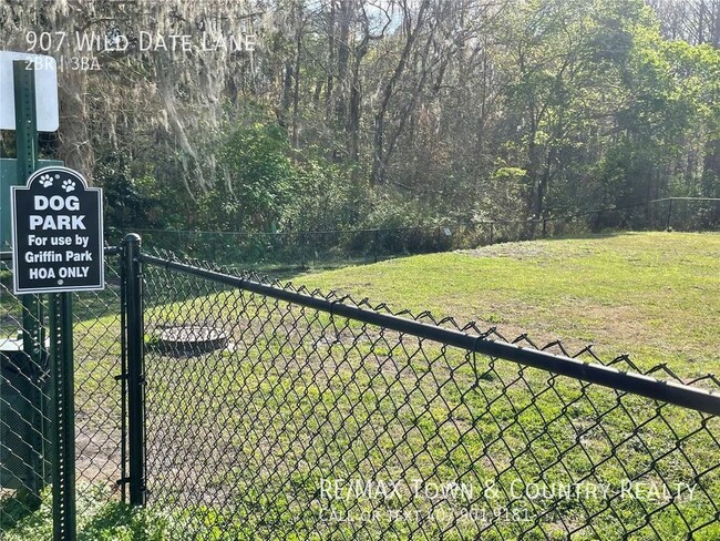 Building Photo - Griffin Park Townhome in Lake Mary