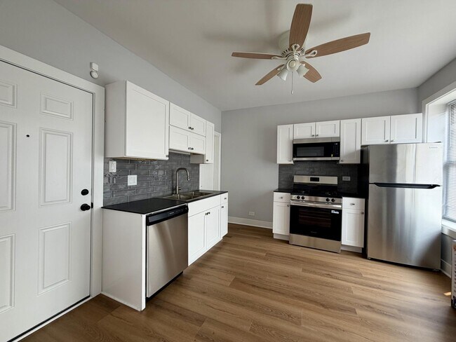 Building Photo - 4393 N Elston Ave