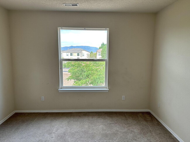 Building Photo - Single Family Home