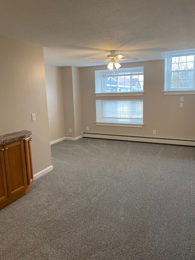 246 Montcalm St 246 Montcalm St Chicopee MA 01020 Apartment Finder